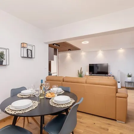 Apartment Chopina Cracow By Renters Krakow